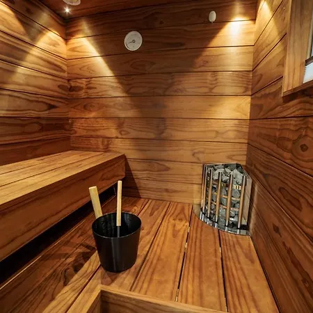 アパート Marina B5